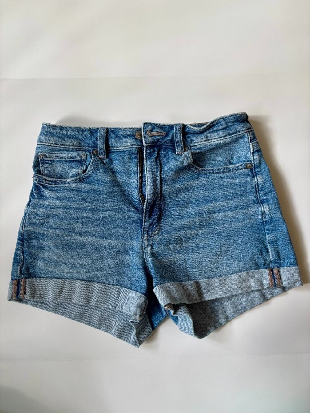 American Eagle blue denim shorts size 6